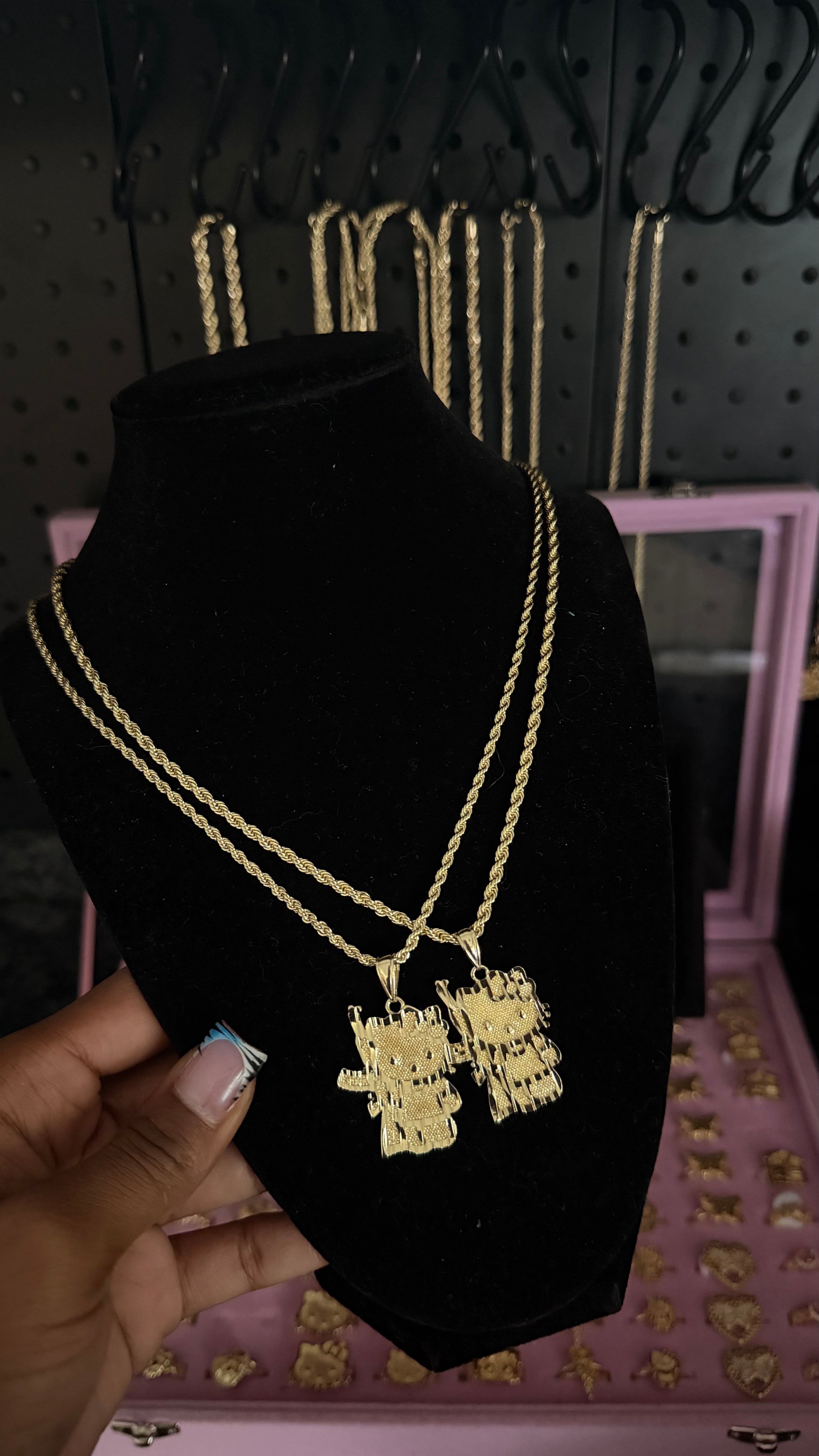 hk w ar + rope chain image 0